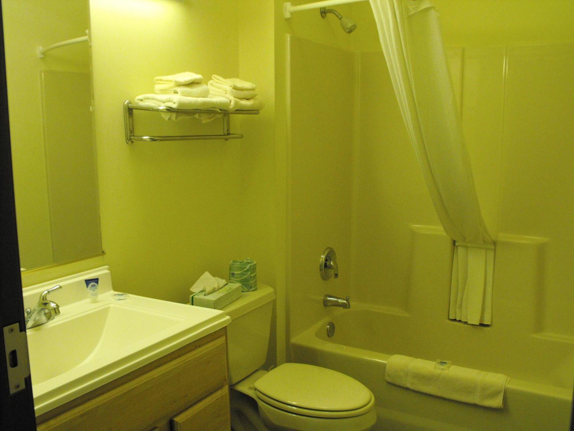 Americas Value Hotel Three Rivers